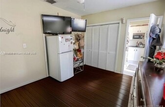2910 SW 102nd Ave in Miami, FL - Building Photo - Building Photo