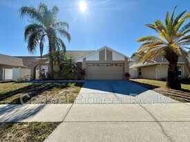 7048 Hollowell Dr in Tampa, FL - Building Photo