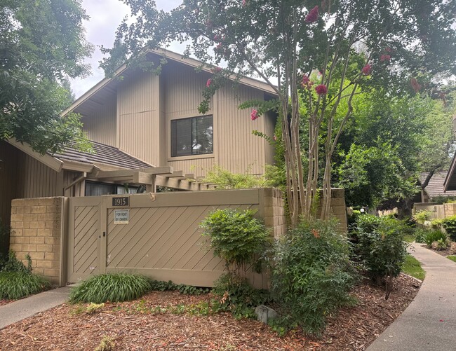 property at 1915 Discovery Village Ln
