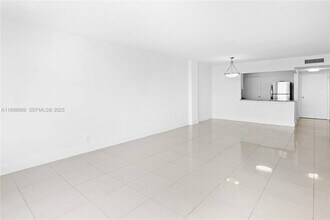 9001 SW 77th Ave in Miami, FL - Building Photo - Building Photo