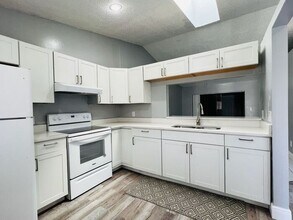 9972 Burl Way in Orlando, FL - Building Photo - Building Photo