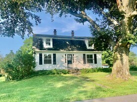 15 W Town St in Lebanon, CT - Building Photo