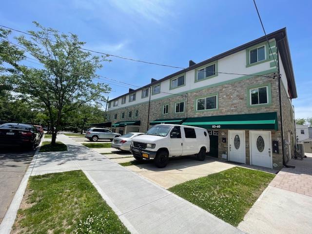 53-62 61st St in Queens, NY - Building Photo