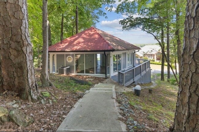 801 Hilltop Cir in Sanford, NC - Building Photo - Building Photo