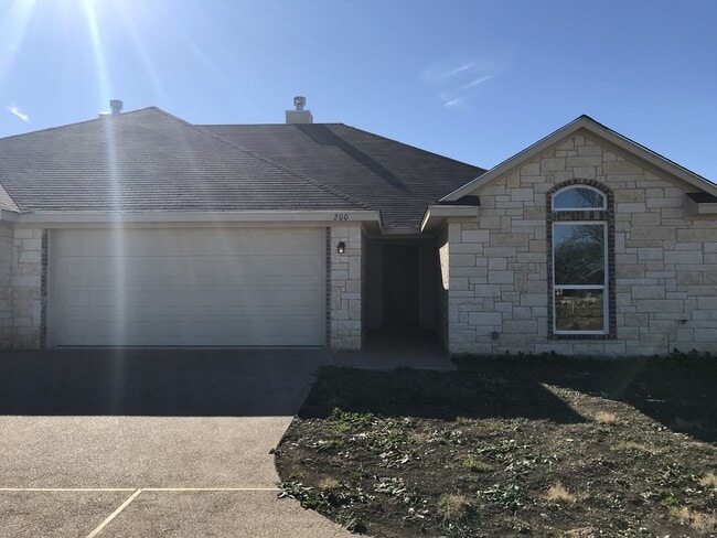 property at 200 Quail Hollow Ln