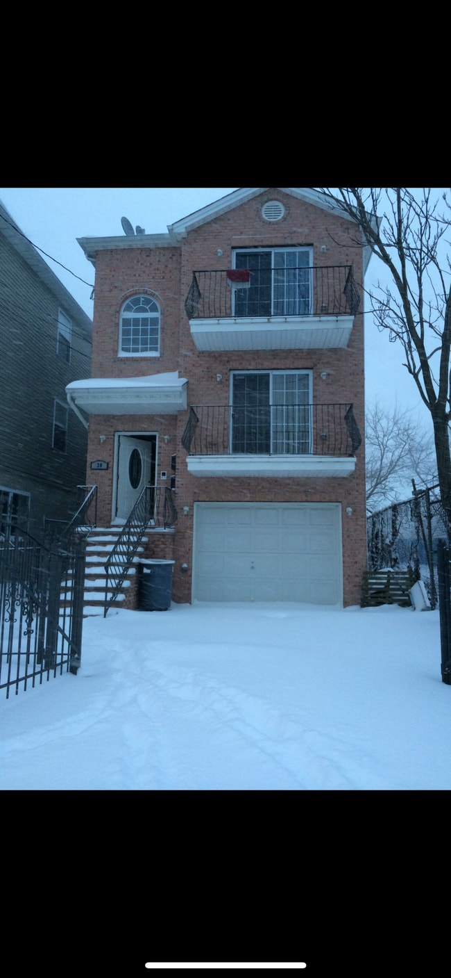 30 Mount Pleasant Ave, Unit 2nd Floor