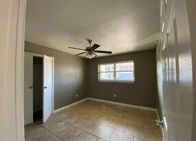 Spanish Cove Apartments in Dallas, TX - Building Photo