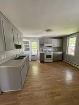 32 Neumann St, Unit 2