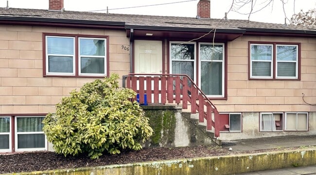 property at 906 Union St