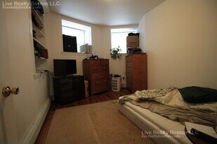 11 Saint Lukes Rd, Unit B