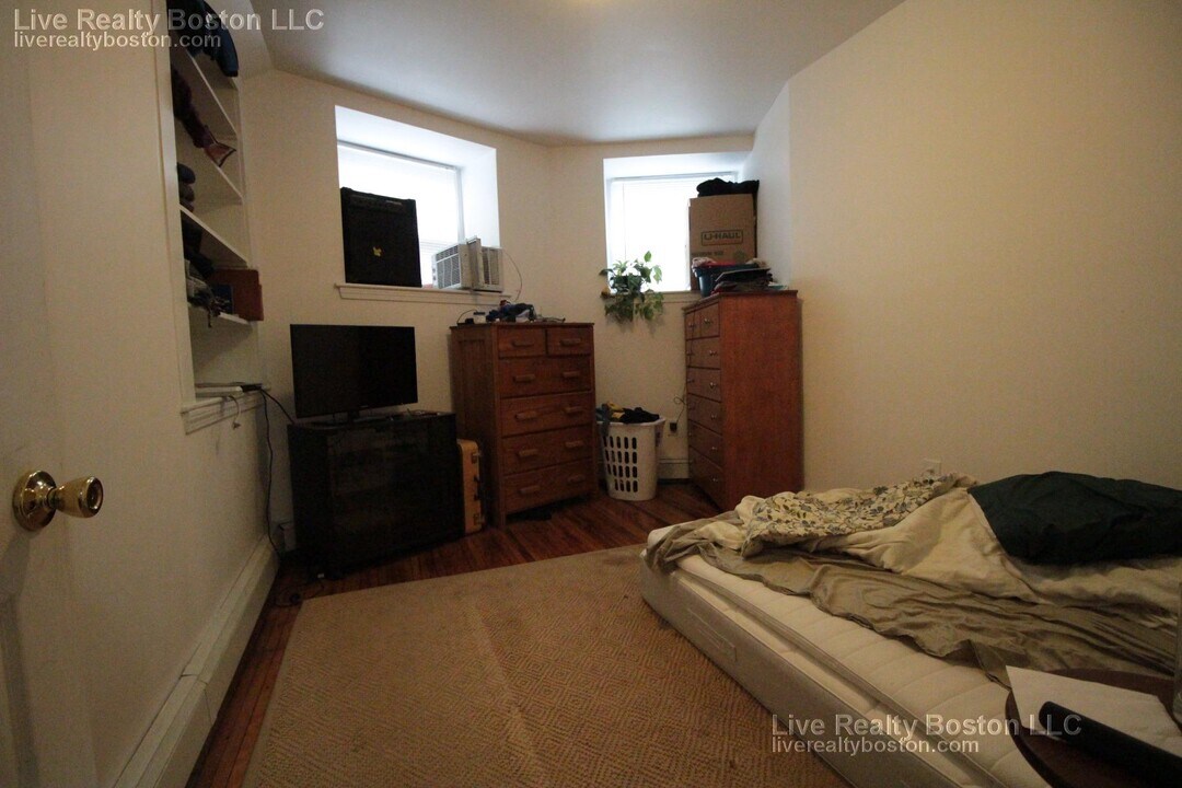 11 Saint Lukes Rd, Unit B Photo