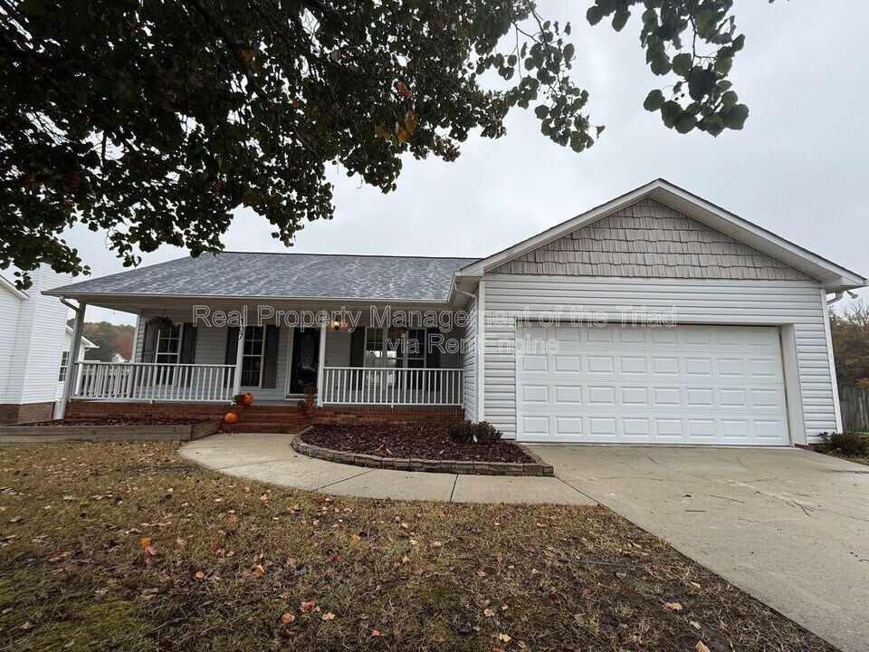 107 Johnia Ct in Thomasville, NC - Building Photo