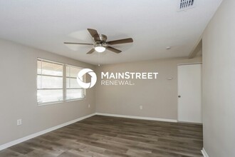 4655 48th Ave N in St. Petersburg, FL - Foto de edificio - Building Photo
