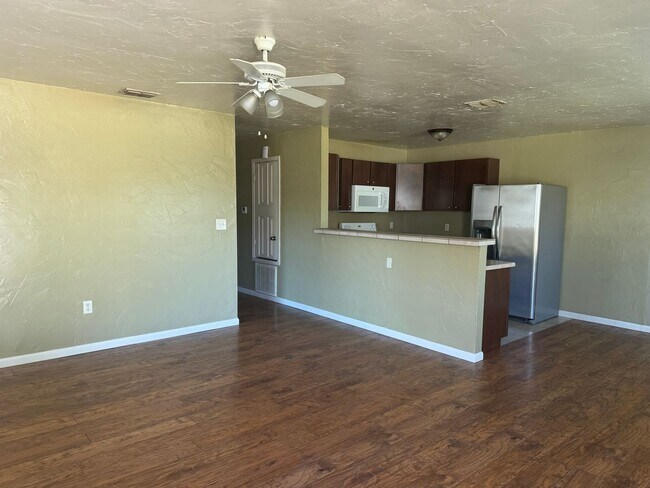 570 Sterling Price St in Tatum, TX - Building Photo - Building Photo