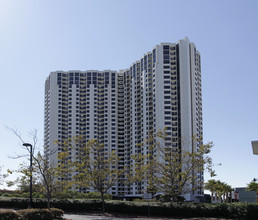 Pacific Park Plaza in Emeryville, CA - Building Photo - Building Photo