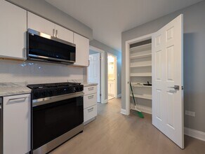 4222 N Keystone Ave in Chicago, IL - Building Photo - Building Photo