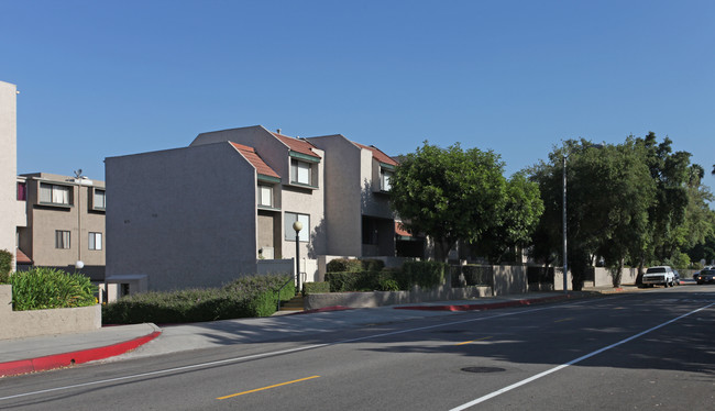 Mauna Loa Garden in West Covina, CA - Building Photo - Building Photo