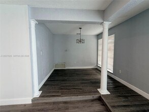 7031 NW 20th St in Sunrise, FL - Building Photo - Building Photo