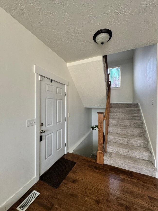 2631 W Alice Springs Rd in Riverton, UT - Building Photo - Building Photo