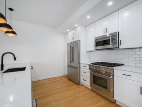 842 N Wolcott Ave, Unit 2 in Chicago, IL - Building Photo - Building Photo