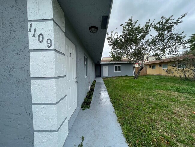 1109 NW 6th Ave in Pompano Beach, FL - Building Photo - Building Photo