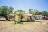 2401 31st St in Lubbock, TX - Foto de edificio - Building Photo