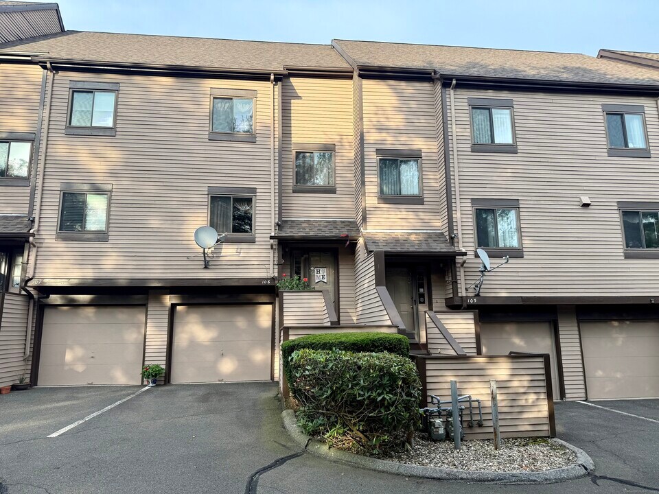 196 New Haven Ave in Derby, CT - Building Photo