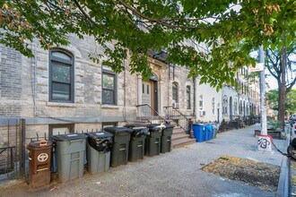 Greenpoint Building in Brooklyn, NY - Building Photo - Building Photo
