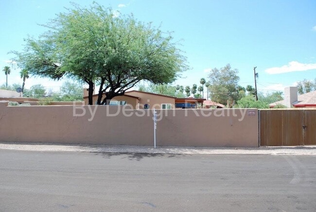 2020 E Grant Rd in Tucson, AZ - Foto de edificio - Building Photo
