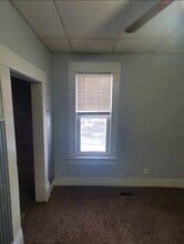 174 S Walnut St in Hoisington, KS - Building Photo - Building Photo