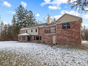 1592 Lone Pine Rd in Bloomfield Hills, MI - Foto de edificio - Building Photo