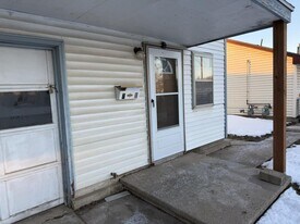 7 N Severance St in Hutchinson, KS - Building Photo