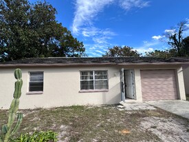 15914 Winner Ln in Hudson, FL - Building Photo