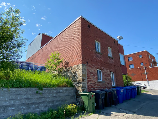 2423 Saint-Marc Av in Shawinigan, QC - Building Photo - Building Photo