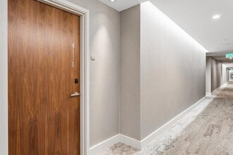 5455 E Lincoln Dr in Paradise Valley, AZ - Foto de edificio - Building Photo