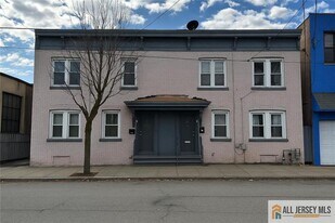 397 Washington St in Perth Amboy, NJ - Building Photo
