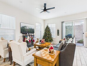 4854 E Helena Dr in Scottsdale, AZ - Building Photo - Building Photo