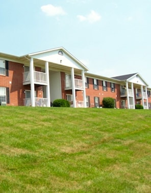 Peachtree Place Apartments in St. Joseph, MO - Building Photo