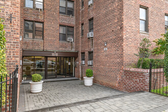 3751 86th St in Jackson Heights, NY - Foto de edificio - Building Photo