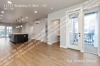 13717 Admiralty Way in Lynnwood, WA - Building Photo - Building Photo