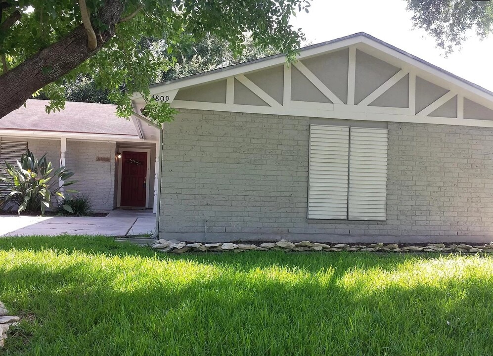 4809 Goldeneye Dr in Corpus Christi, TX - Building Photo