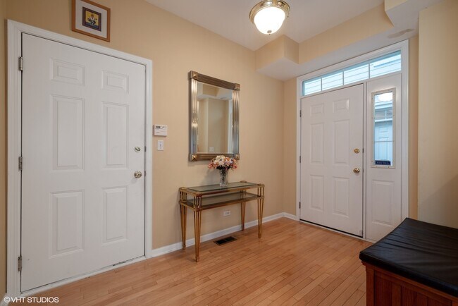 463 Pine Lake Cir in Vernon Hills, IL - Building Photo - Building Photo
