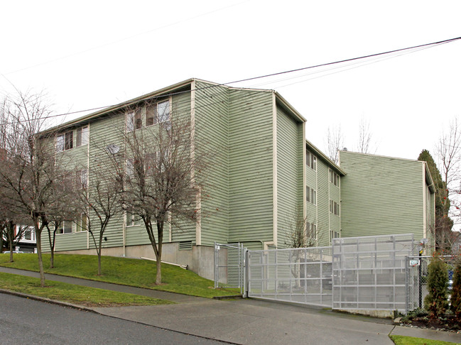 Honeysuckle Apartments in Seattle, WA - Building Photo - Building Photo