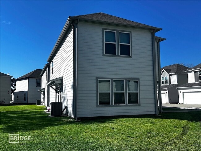 120 Pecan Ln in Lake Jackson, TX - Foto de edificio - Building Photo