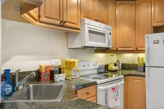 14210 56th Ave S in Tukwila, WA - Building Photo - Building Photo