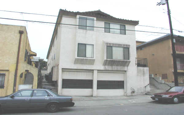 713 N Grand Ave in Los Angeles, CA - Foto de edificio - Building Photo