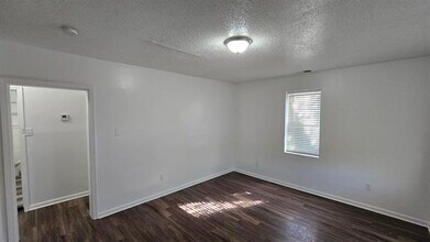 3646 Overton Crossing St in Memphis, TN - Foto de edificio - Building Photo