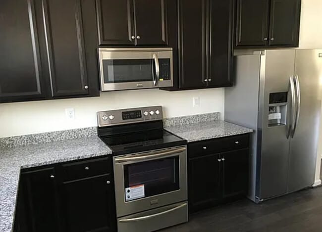 8275 Heritage Crossing Ct in Manassas, VA - Building Photo - Building Photo