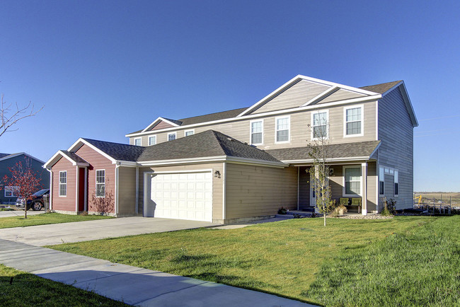 Townhomes on Bison & Cedar Ridge Twinhomes in Williston, ND - Building Photo - Building Photo