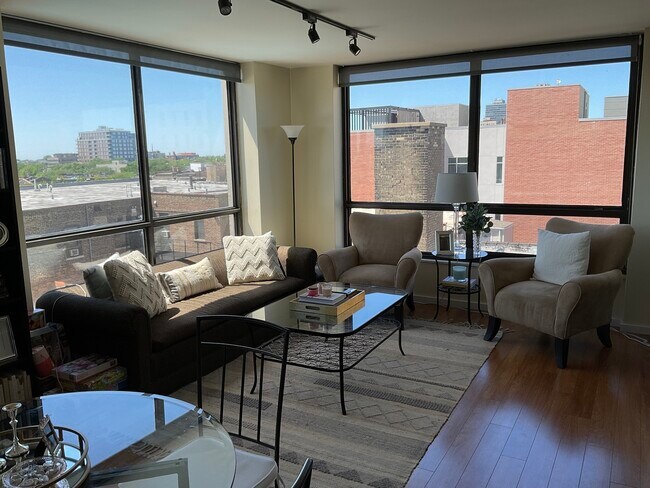 2020 N Lincoln Park W in Chicago, IL - Building Photo - Building Photo